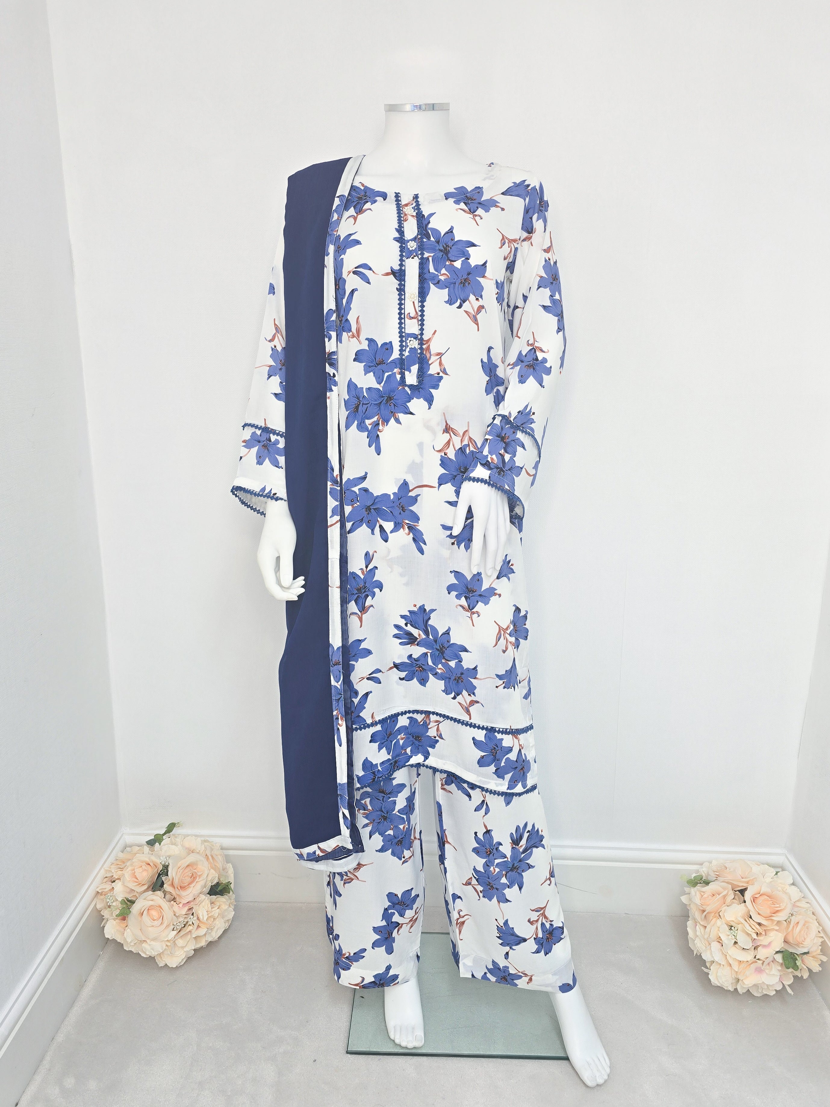 White & Blue Summer Linen Casual 3-Piece Suit