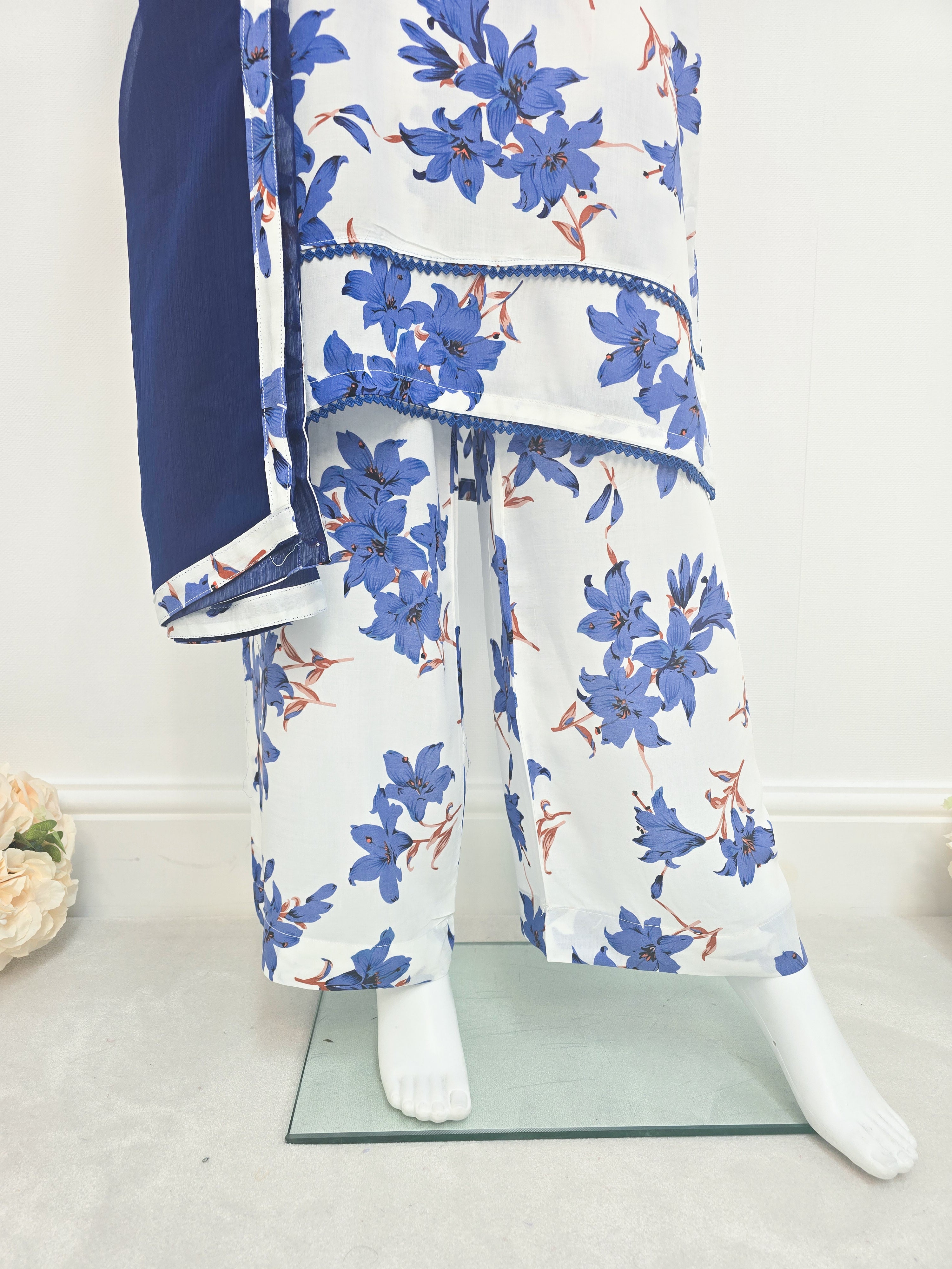 White & Blue Summer Linen Casual 3-Piece Suit