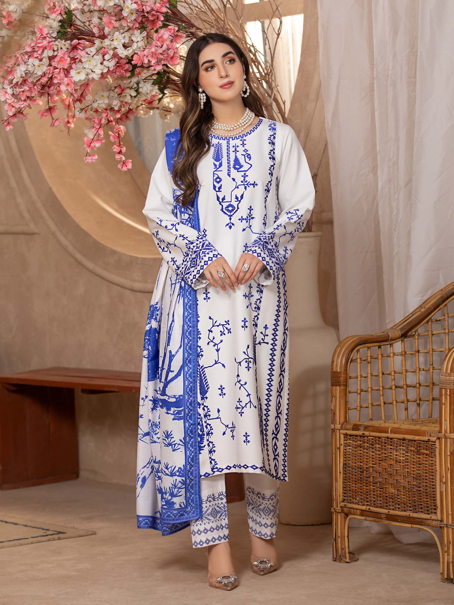 Heera's White & Blue Embroidered Dhanak Suit