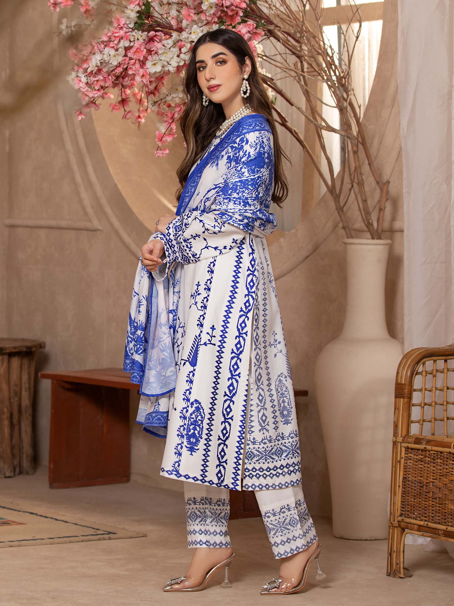 Heera's White & Blue Embroidered Dhanak Suit