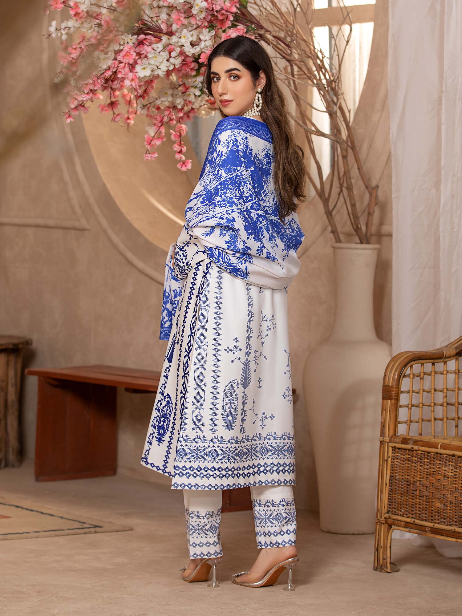 Heera's White & Blue Embroidered Dhanak Suit