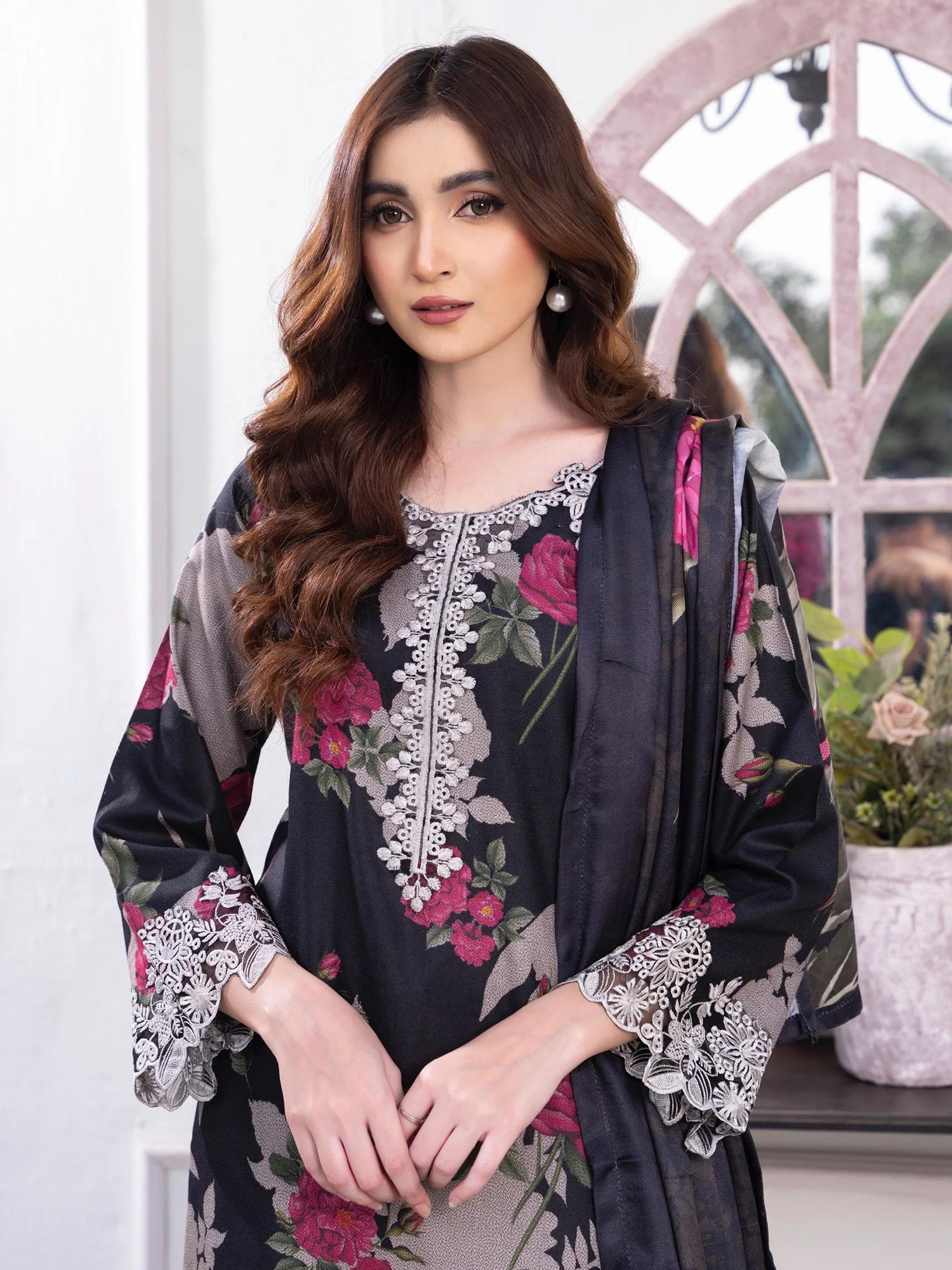 Raniya.H "Zarnab" Embroidered Linen Suit - D.01