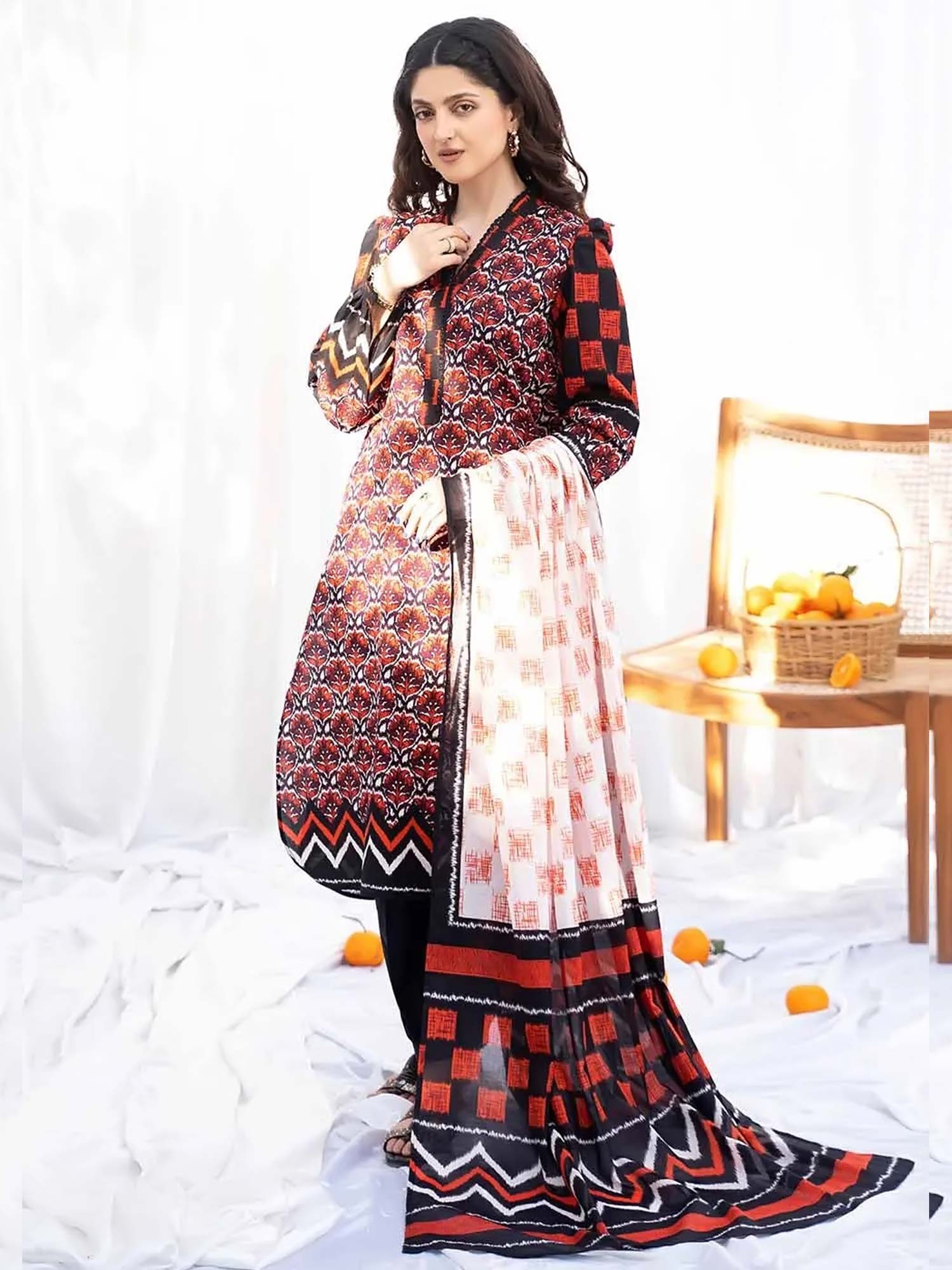 Gul Ahmed Lawn "Summer Solstice" Unstitched Black 3-Piece (CL-32429-B)