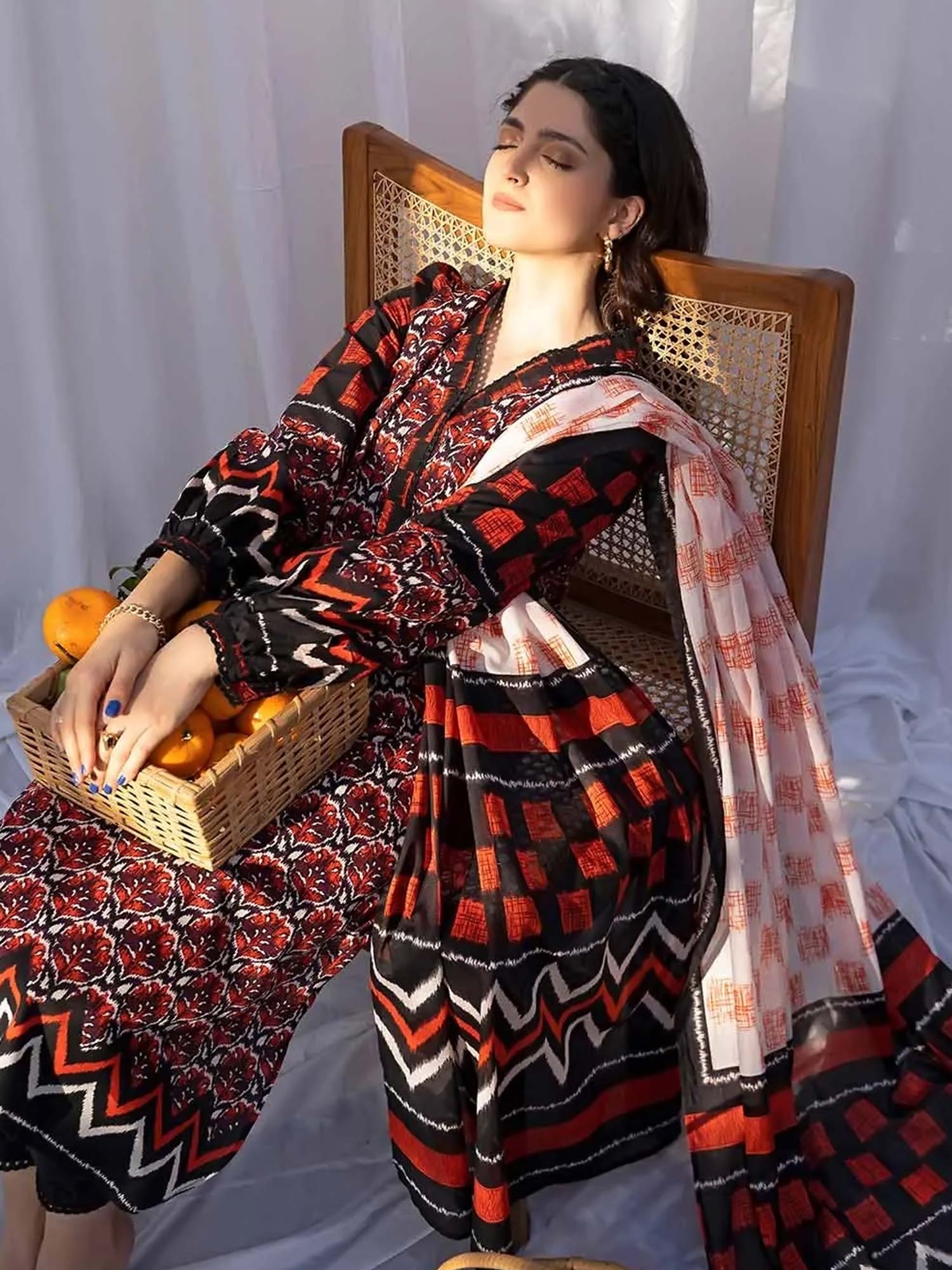 Gul Ahmed Lawn "Summer Solstice" Unstitched Black 3-Piece (CL-32429-B)