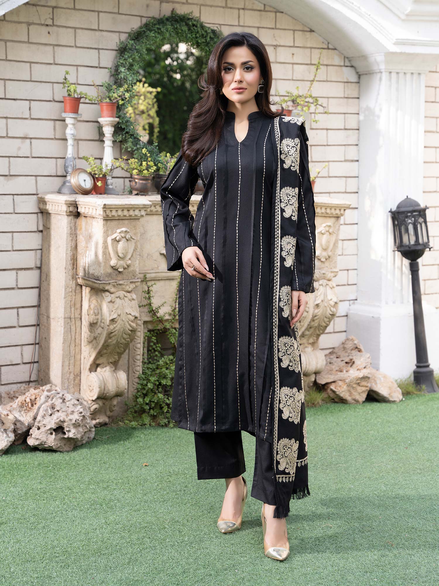 Raniya.H "Noor Bano" Winter Dhanak Suit with Shawl - Black