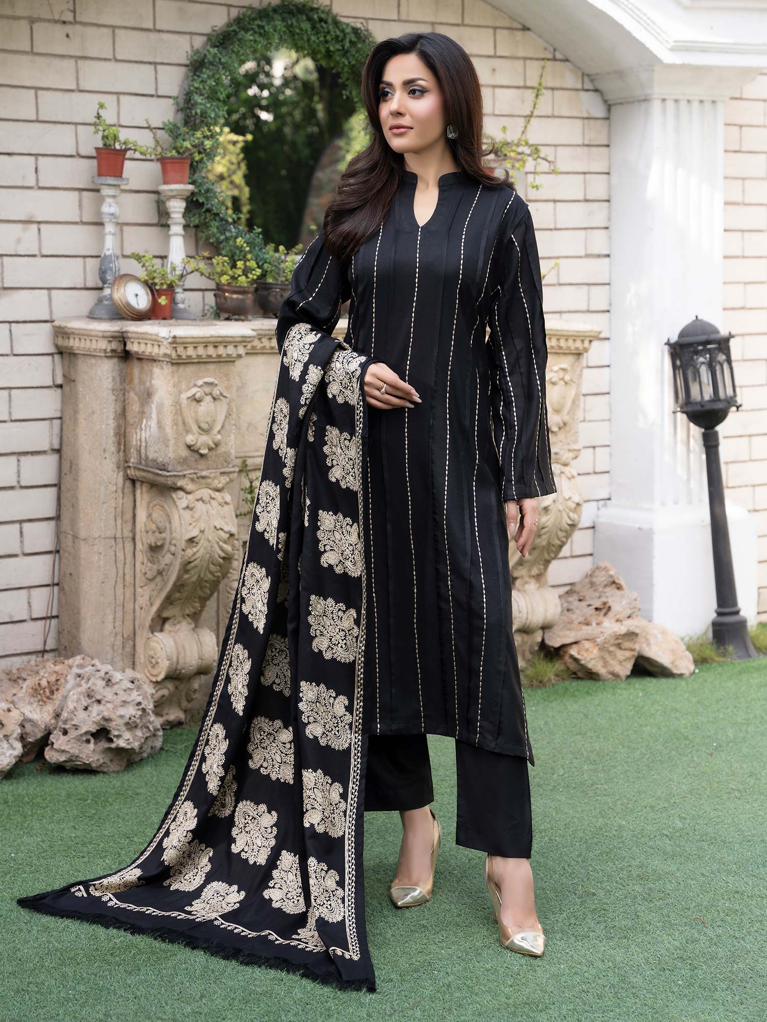 Raniya.H "Noor Bano" Winter Dhanak Suit with Shawl - Black