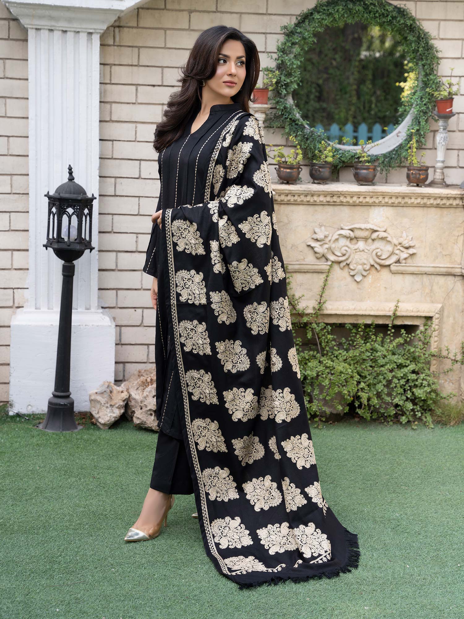 Raniya.H "Noor Bano" Winter Dhanak Suit with Shawl - Black