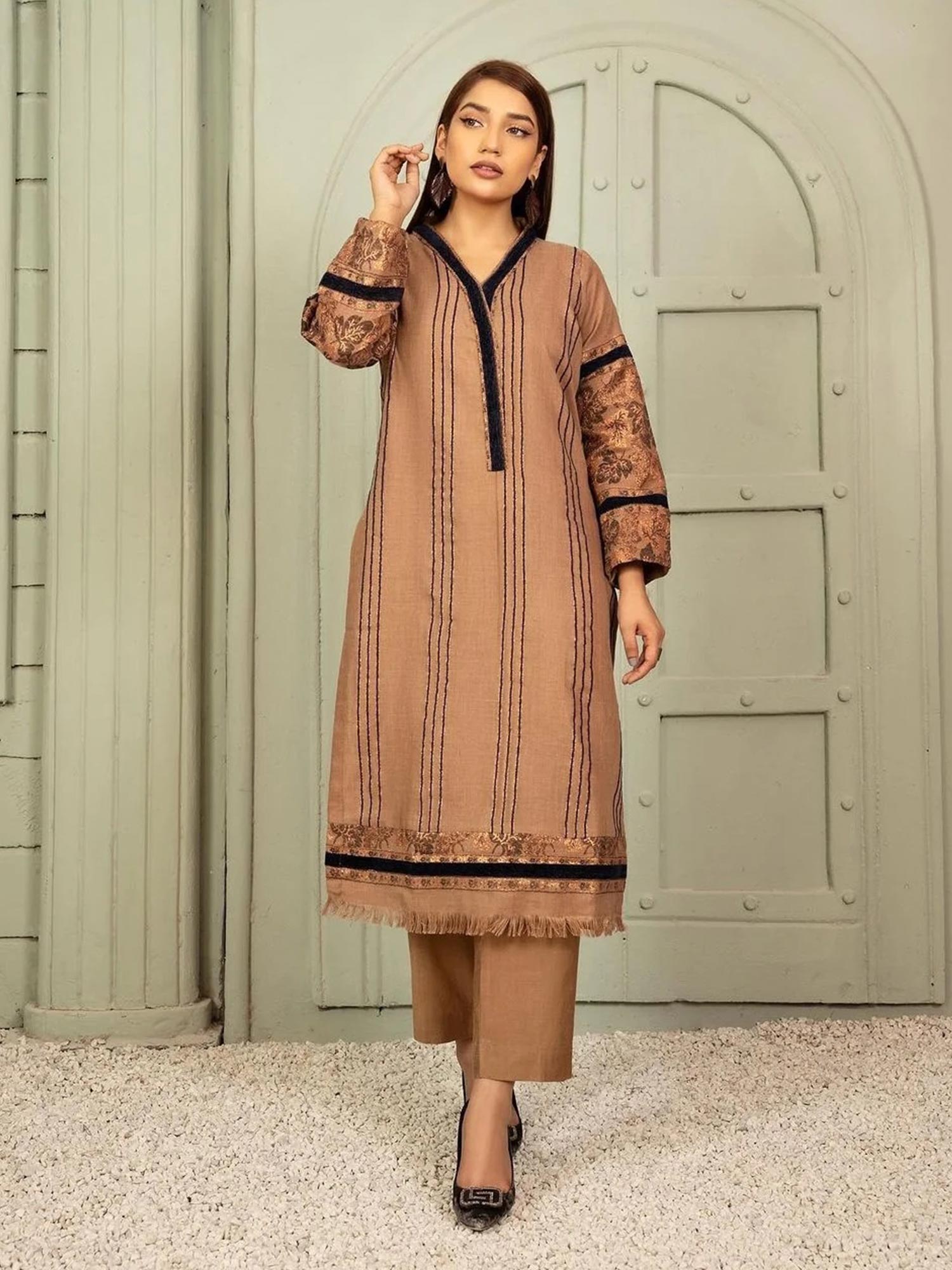 Raniya.H "Haya" Winter Shawl Fabric 2-Piece Suit - Farina