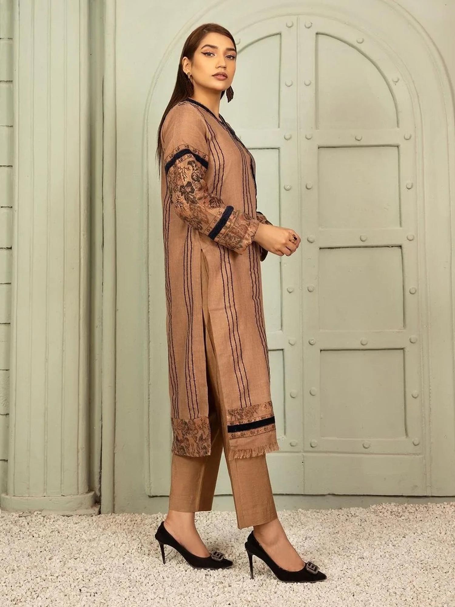 Raniya.H "Haya" Winter Shawl Fabric 2-Piece Suit - Farina