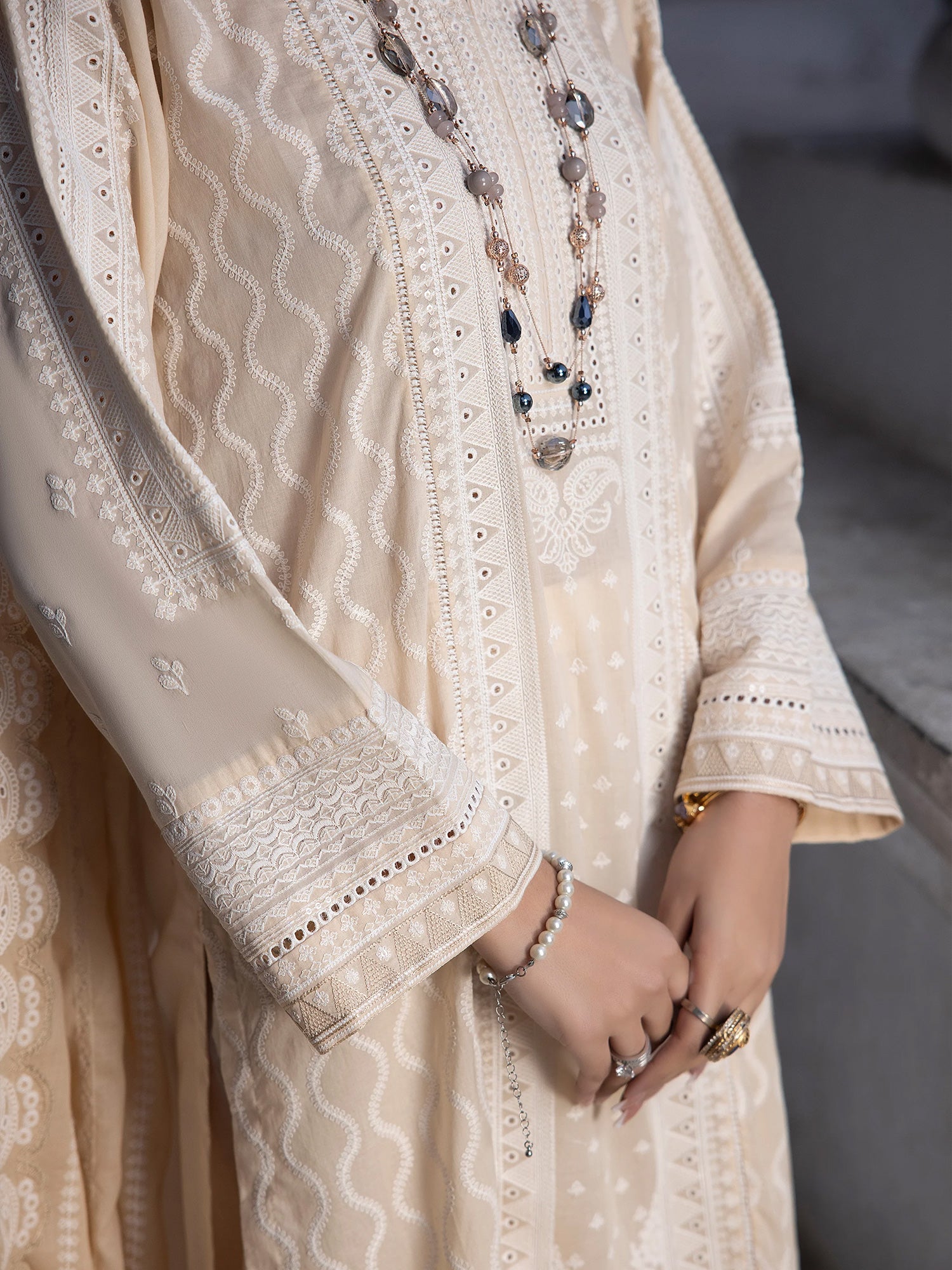 Lakhany Beige Unstitched Embroidered Lawn 3-Piece Suit (LG-SR-0122)