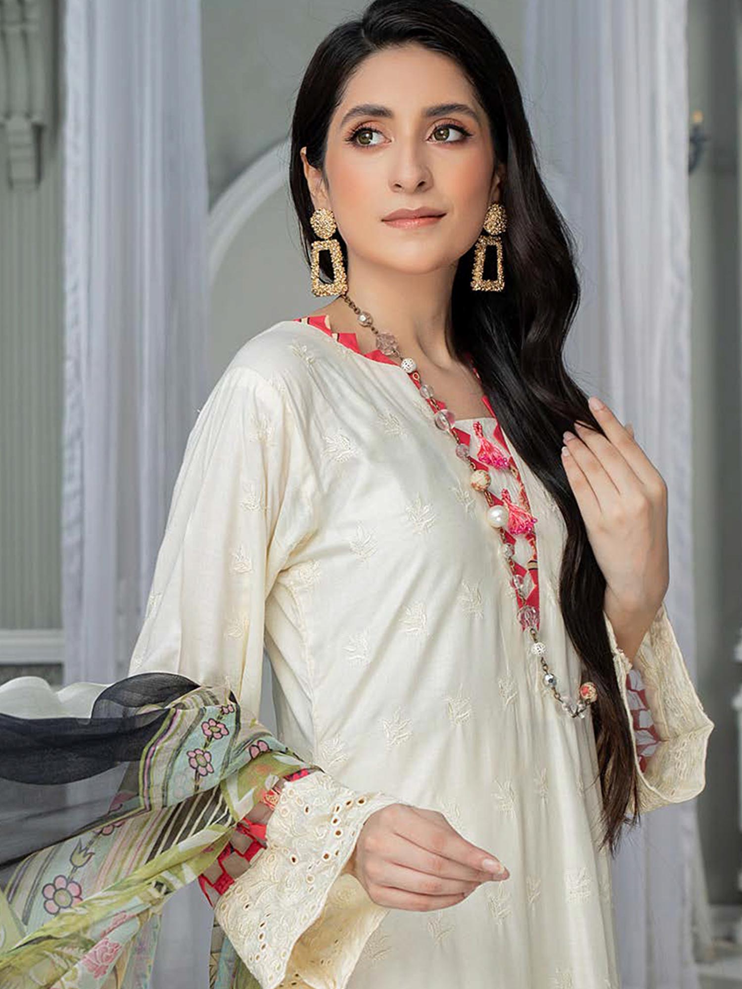 Munira Cream Luxury Schiffli Linen Suit (D-06)