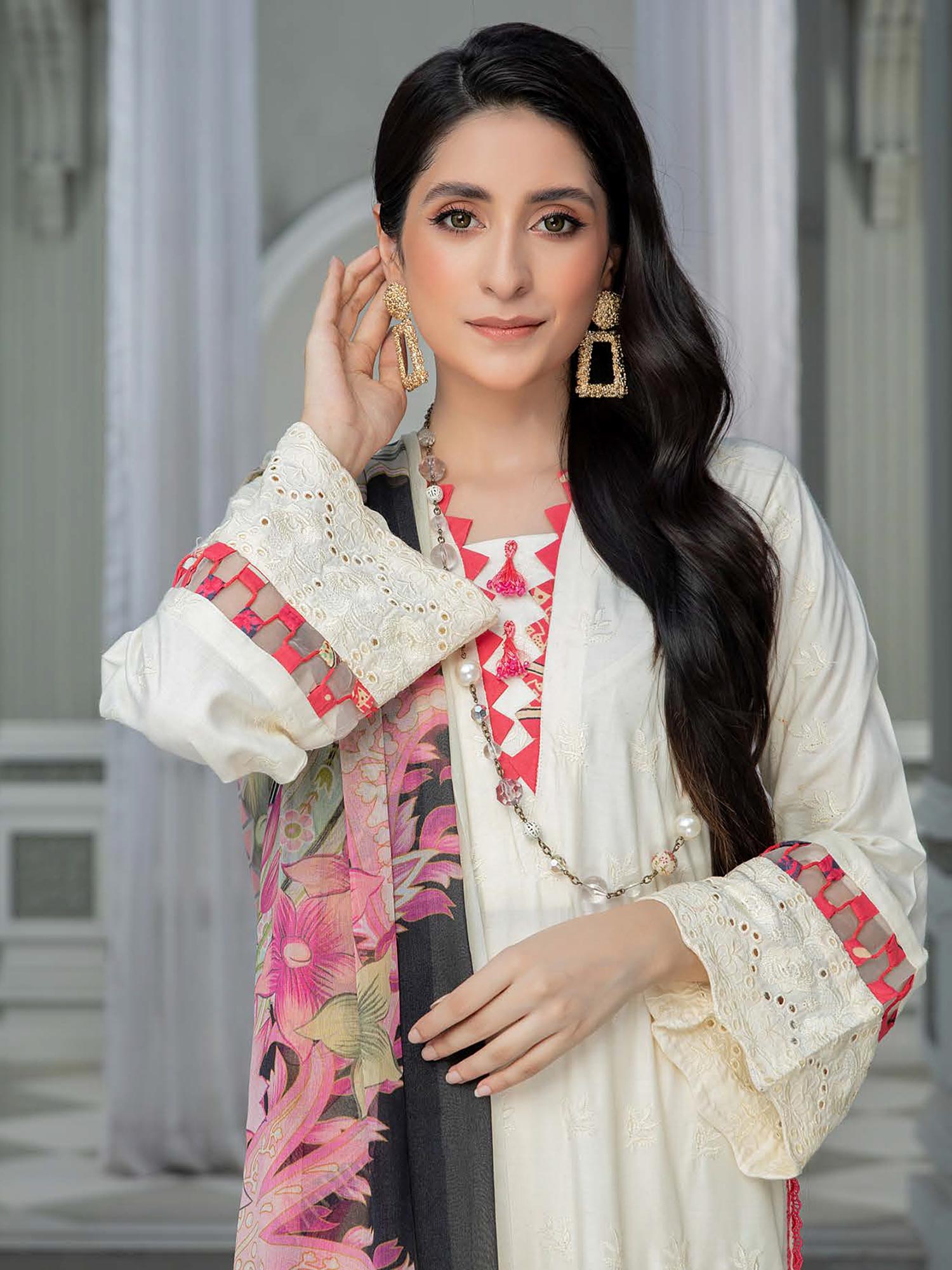 Munira Cream Luxury Schiffli Linen Suit (D-06)