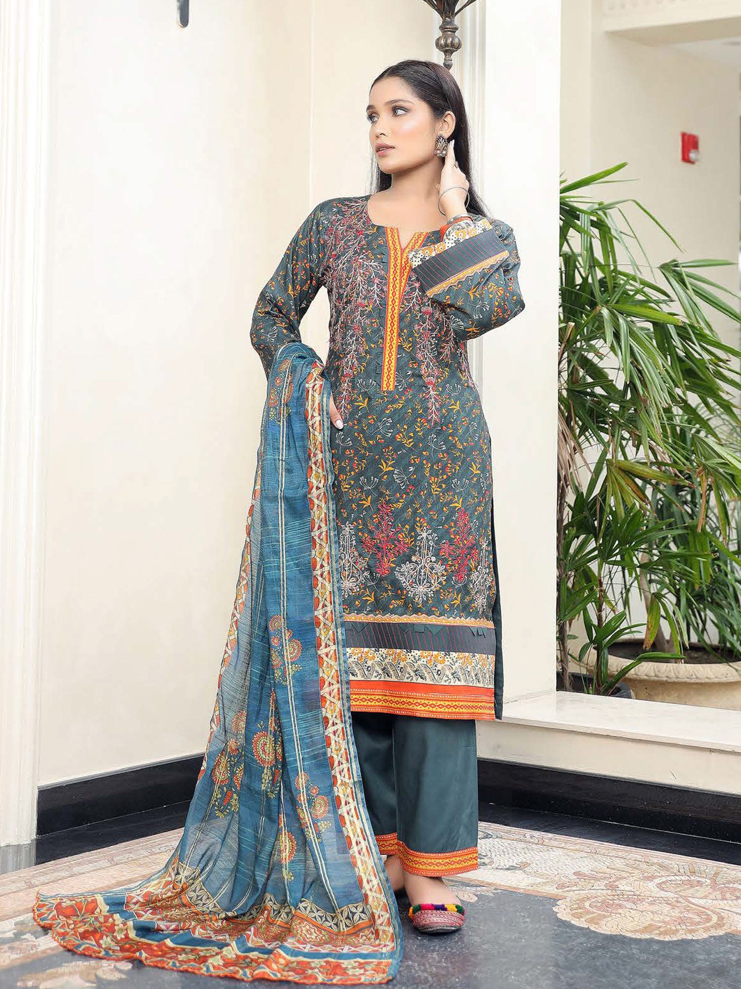 Munira Embroidered Winter Linen Suit (MSL-03) - Dark Green