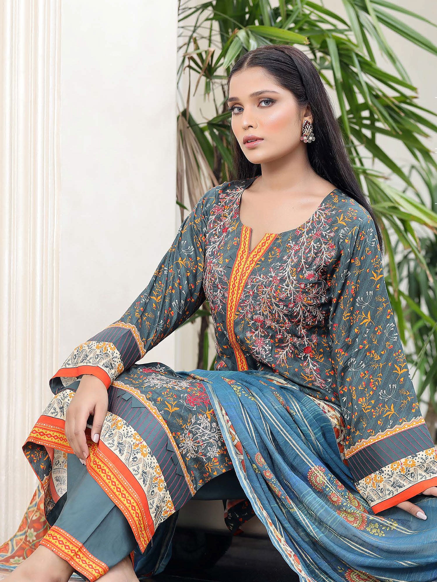 Munira Embroidered Winter Linen Suit (MSL-03) - Dark Green