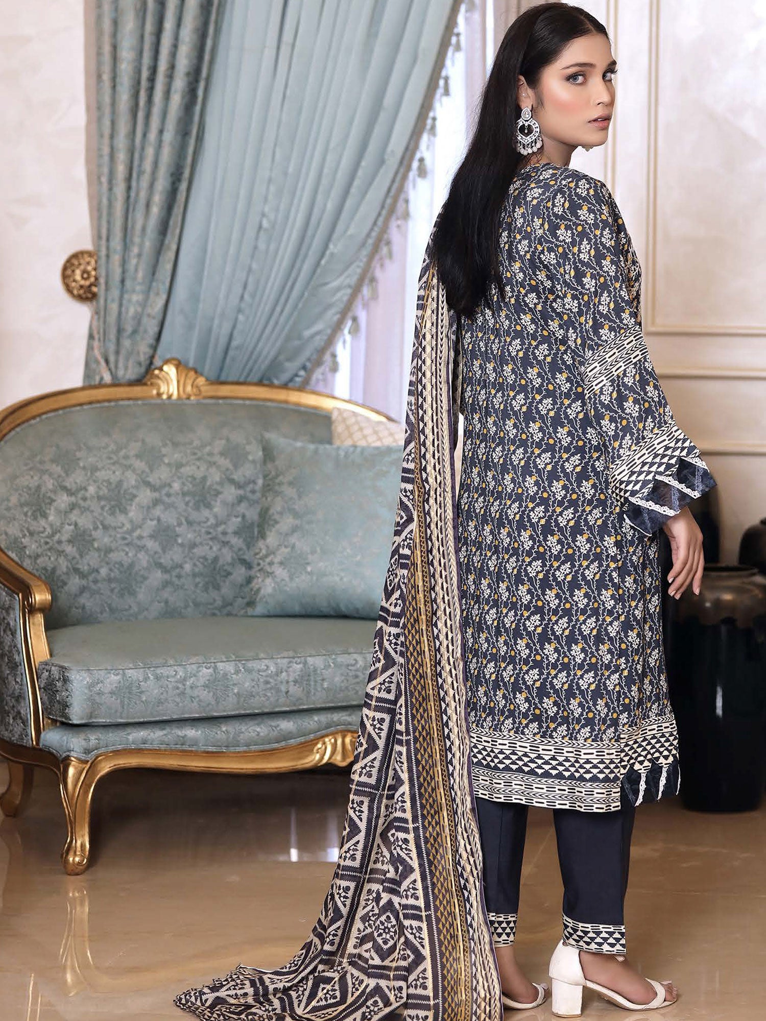 Munira Embroidered Winter Linen Suit (MSL-06) - Navy