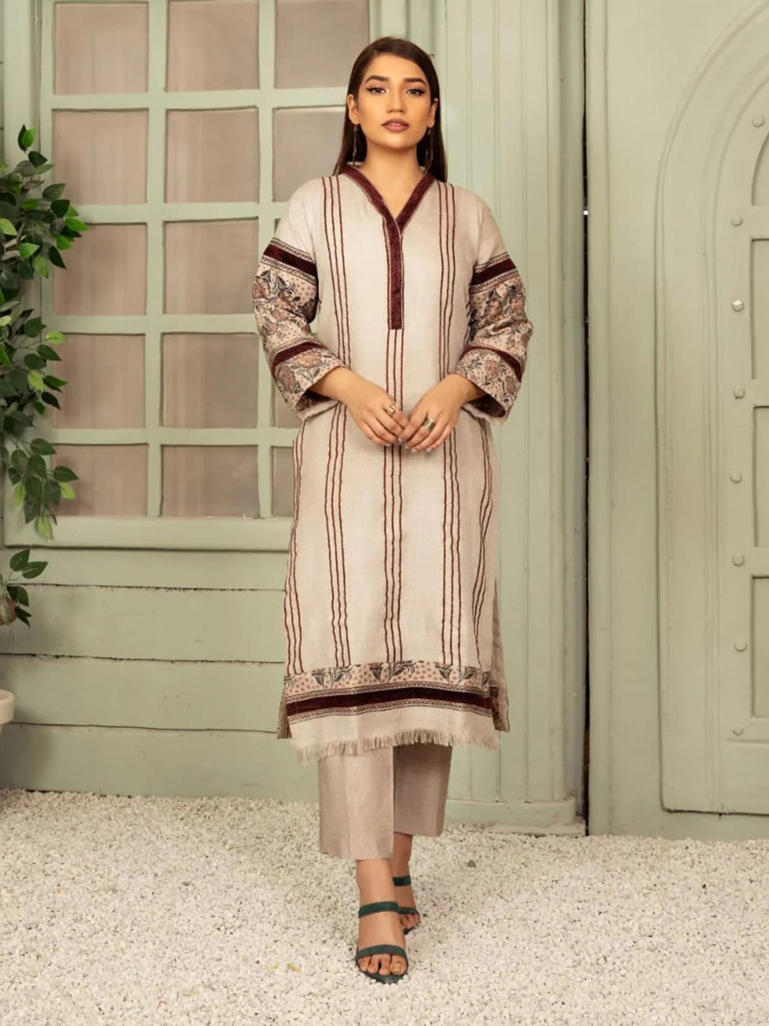 Raniya.H "Haya" Winter Shawl Fabric 2-Piece Suit - Natasha