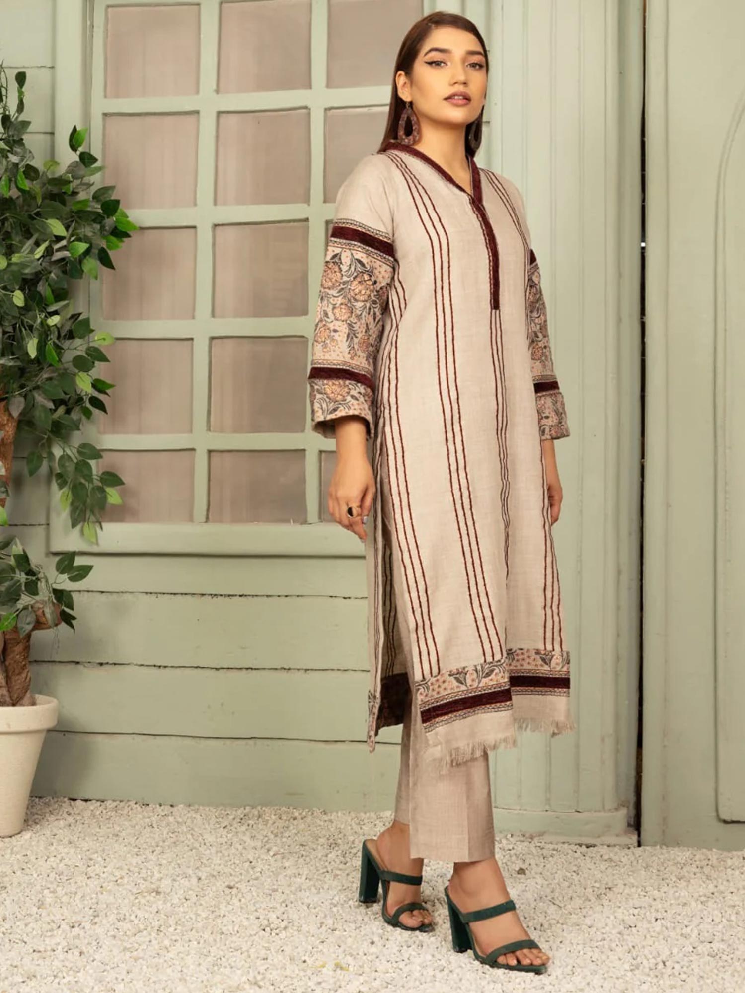 Raniya.H "Haya" Winter Shawl Fabric 2-Piece Suit - Natasha