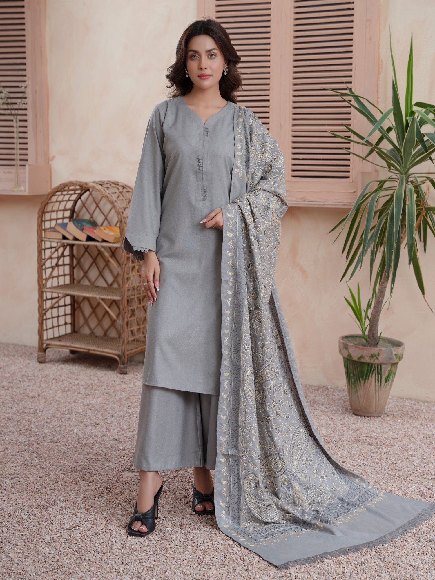 Raniya.H "Noor Bano" Winter Dhanak Suit with Shawl - Grey