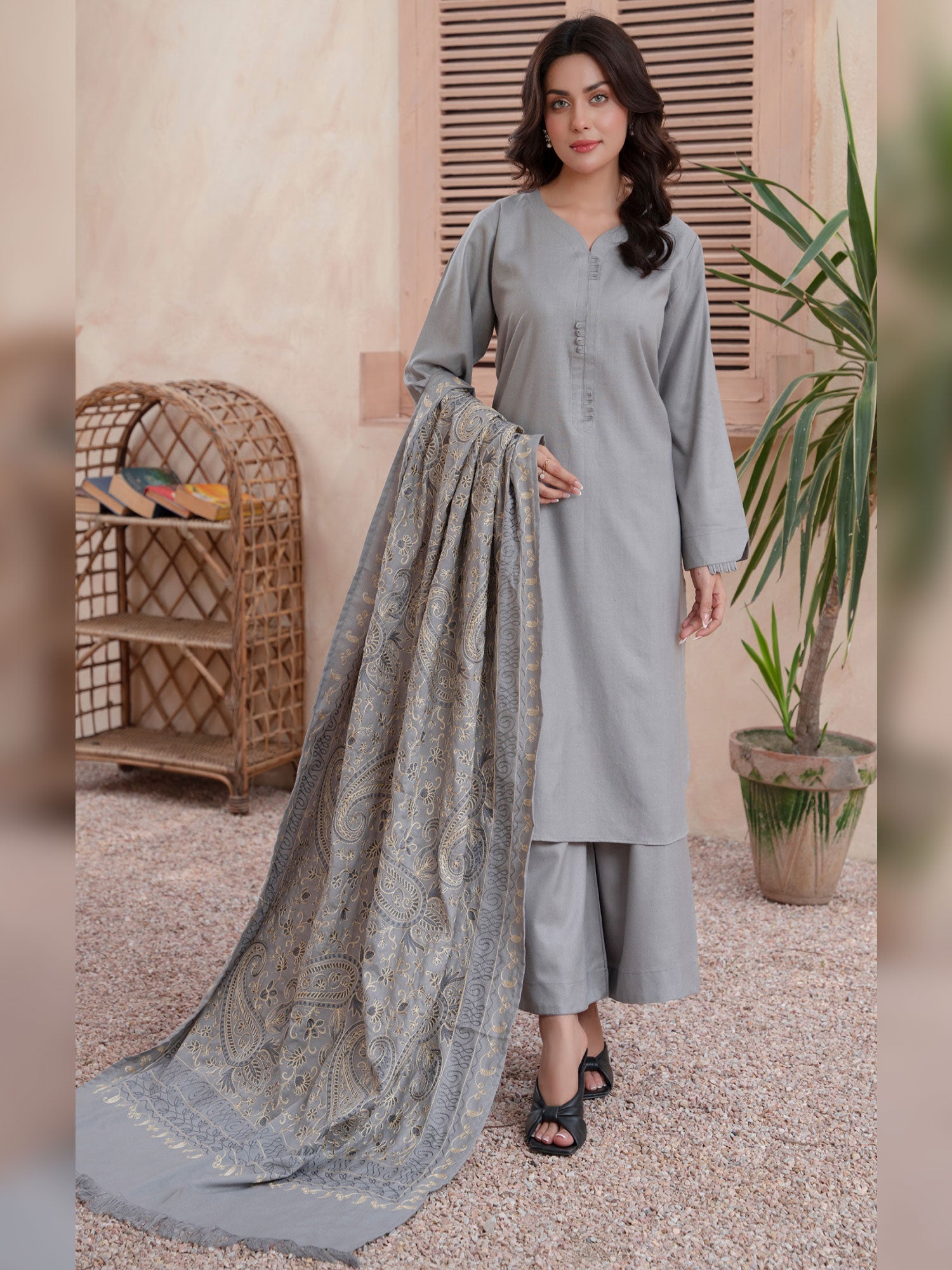 Raniya.H "Noor Bano" Winter Dhanak Suit with Shawl - Grey