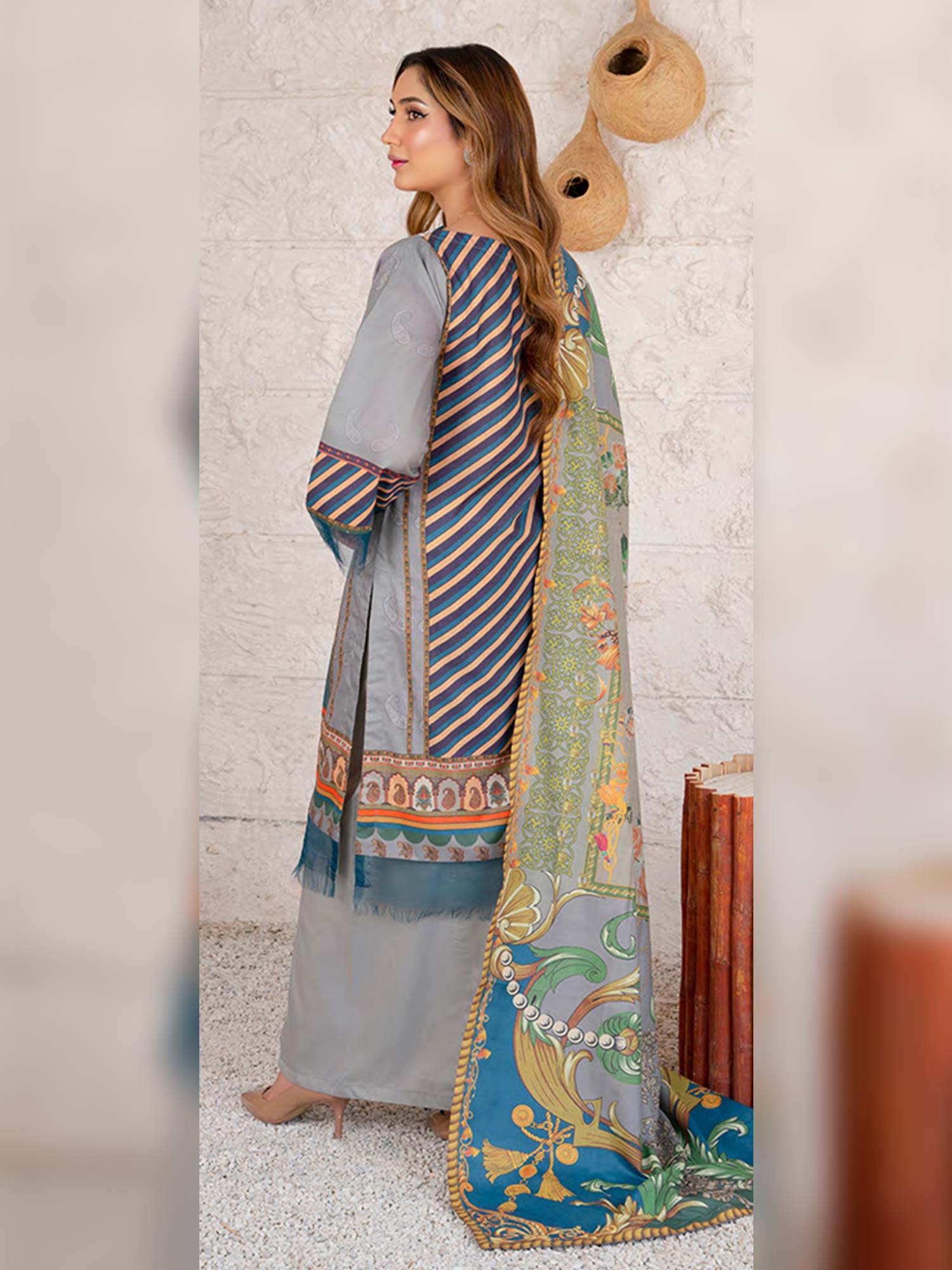 Raniya.H "Anaya" Kashmiri Dhanak Suit with Winter Shawl - Aaleen