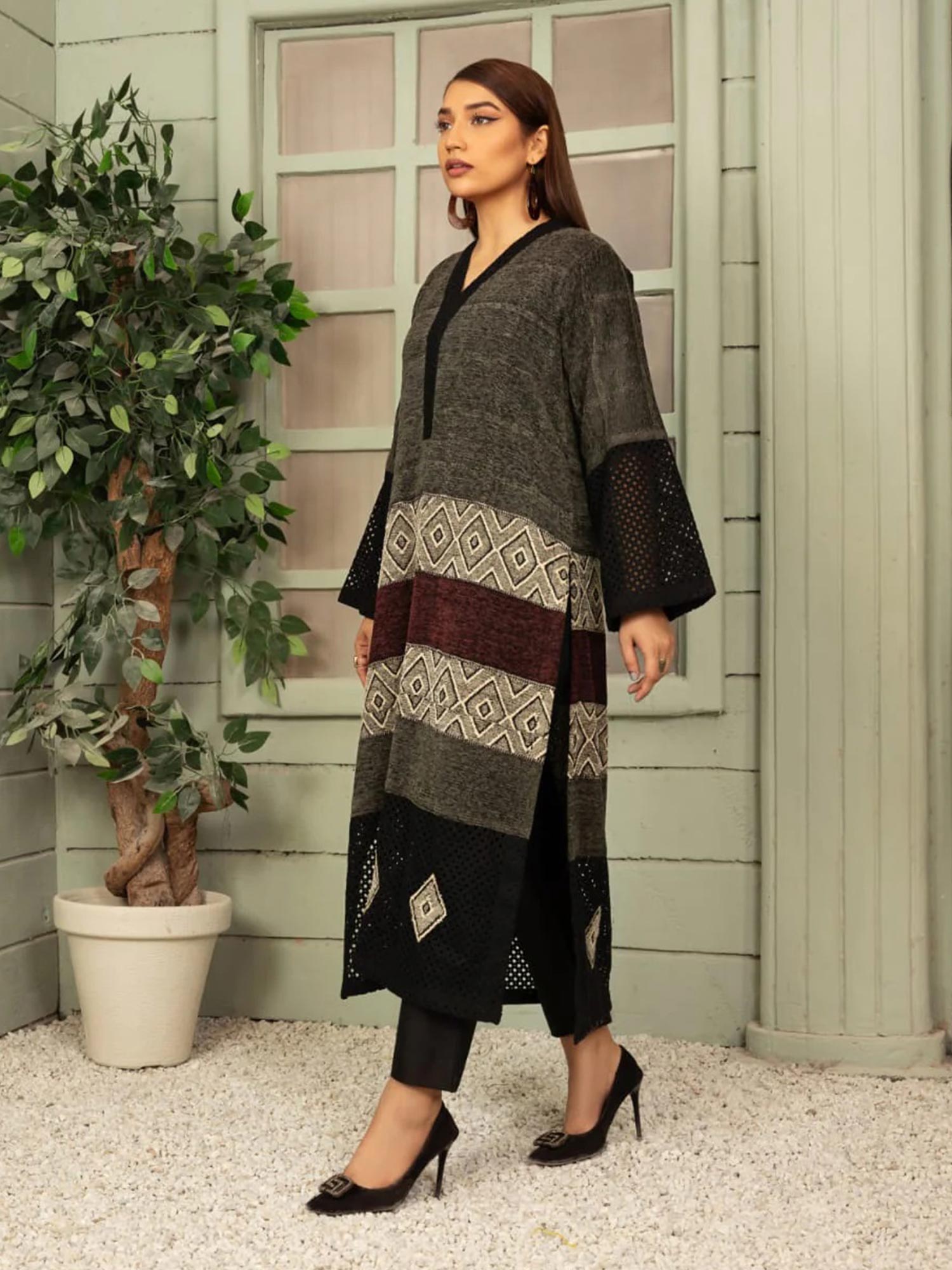 Raniya.H "Haya" Winter Shawl Fabric 2-Piece Suit - Sajjal