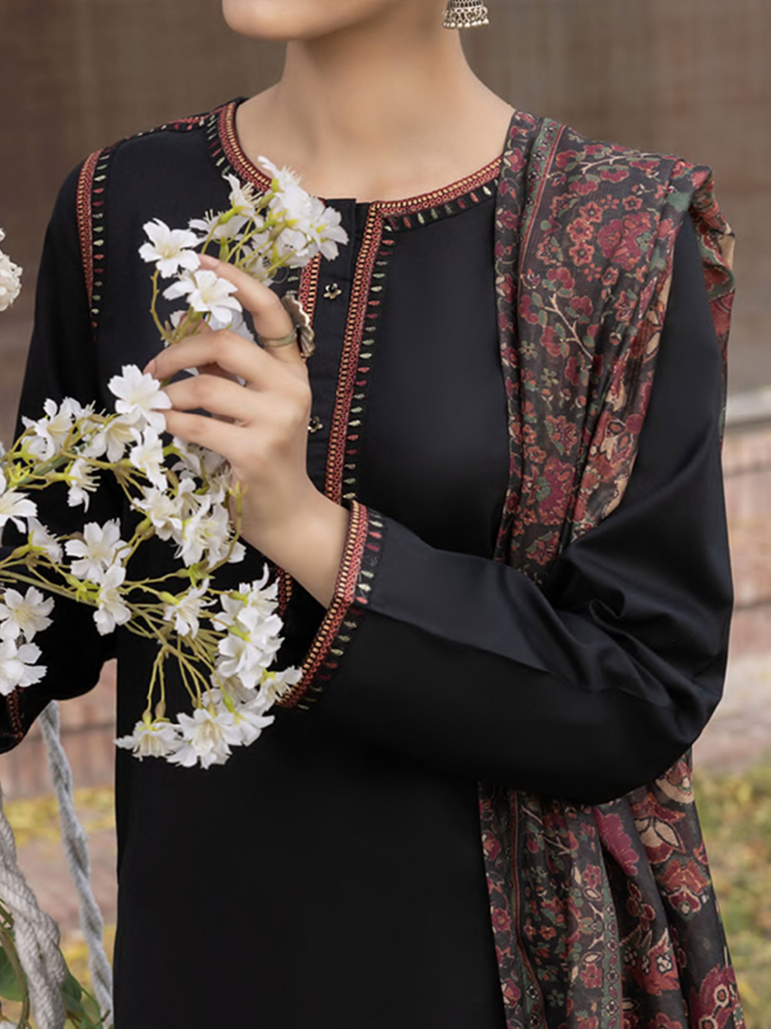 Casual Lite "Wabasta" Embroidered Winter Linen Suit - Black