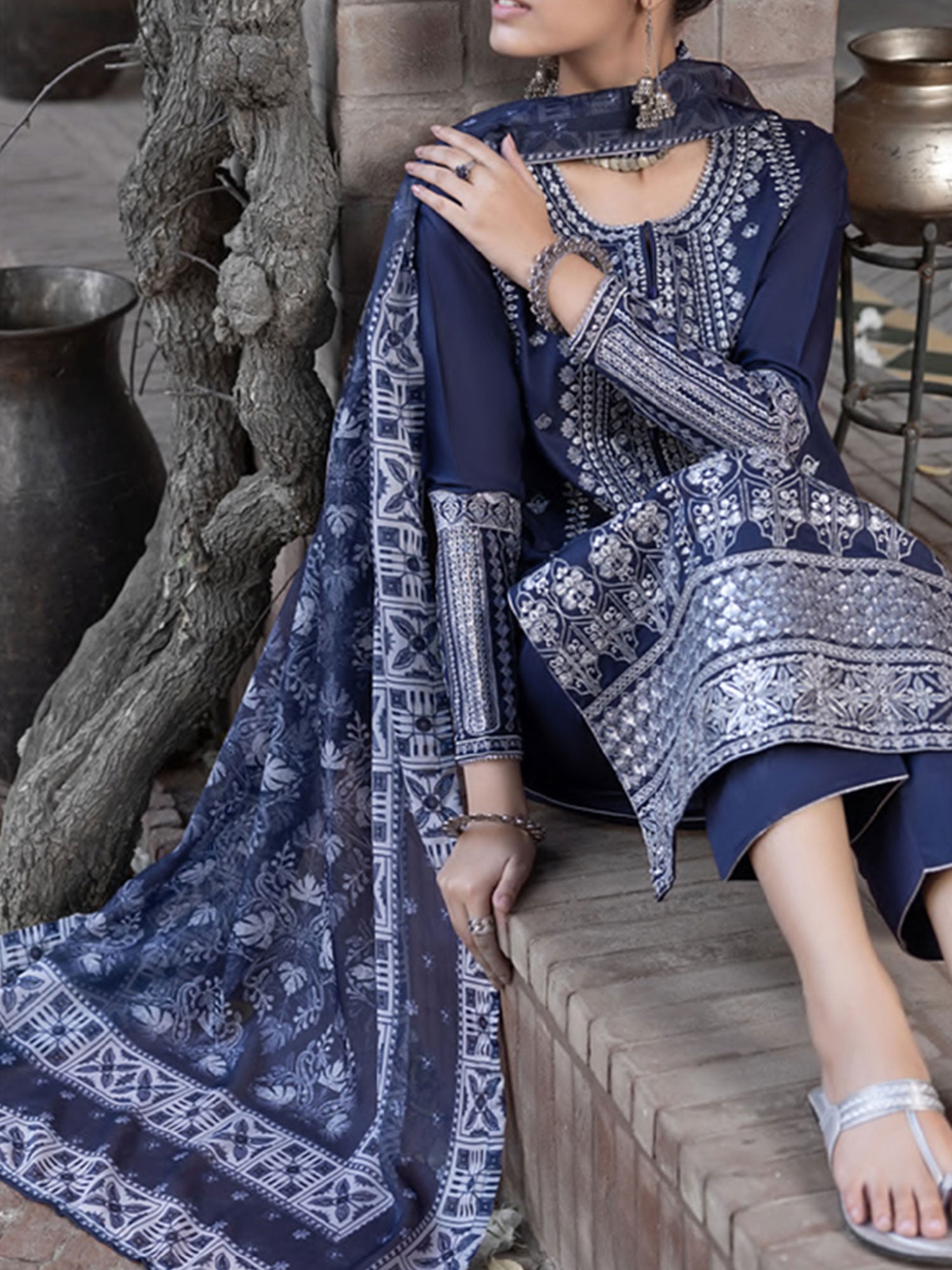 Casual Lite "Wabasta" Embroidered Winter Linen Suit - Navy