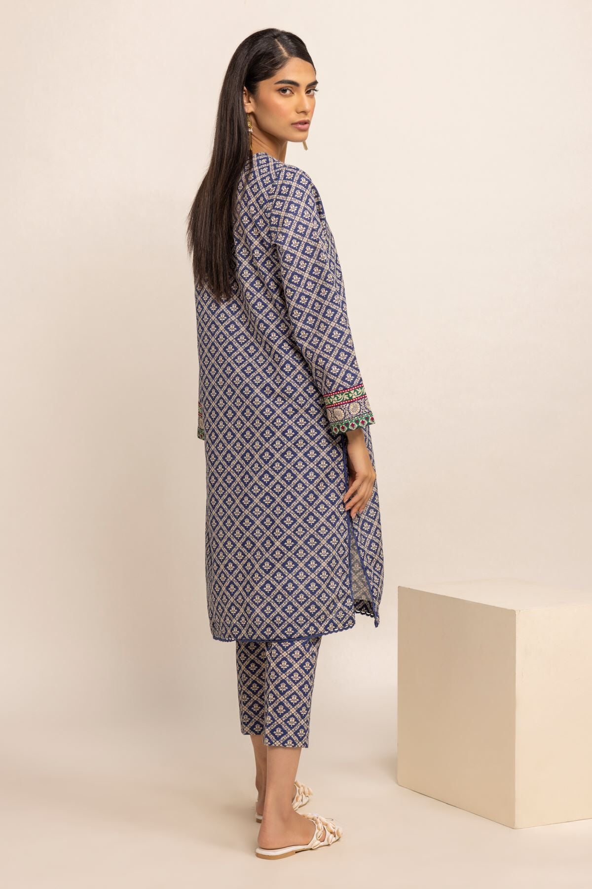 Khaadi hotsell khaddar suit