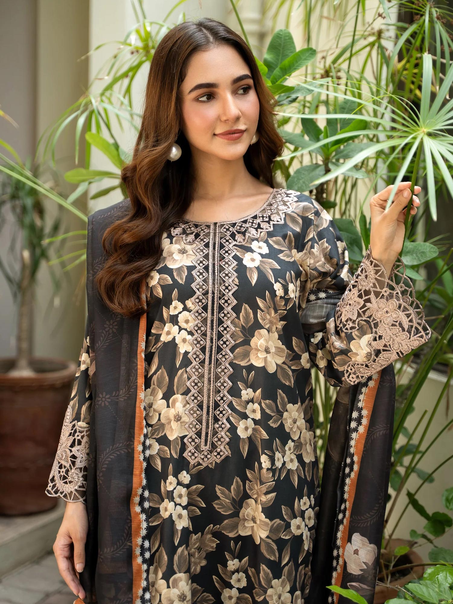 Raniya.H "Zarnab" Embroidered Linen Suit - D.02