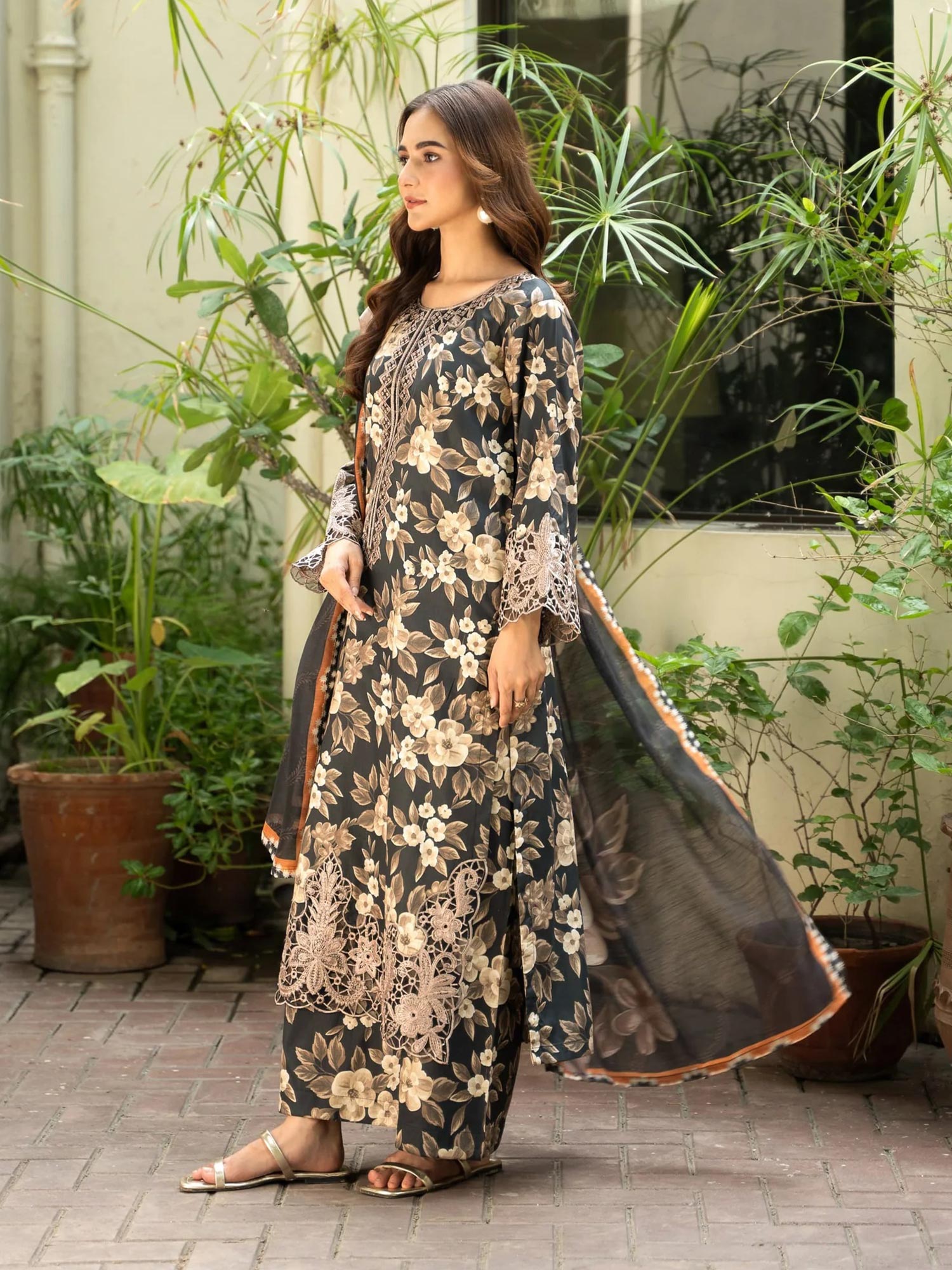 Raniya.H "Zarnab" Embroidered Linen Suit - D.02